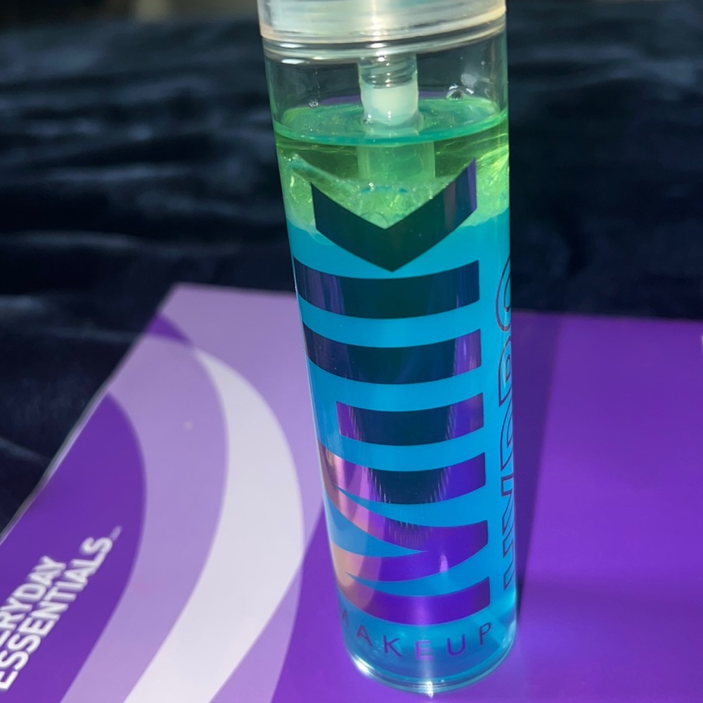 MILK hydro grip setting spray